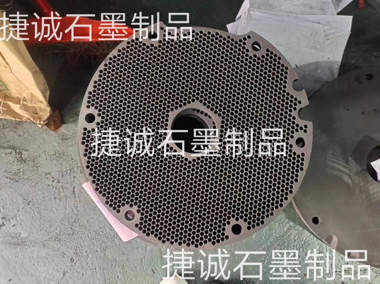 石墨盤，石墨燒結(jié)盤，石墨盤加工，銅管燒結(jié)石墨盤，導(dǎo)熱燒結(jié)石墨盤，鐘罩爐石墨盤，推板爐石墨盤，石墨盤生產(chǎn)廠家